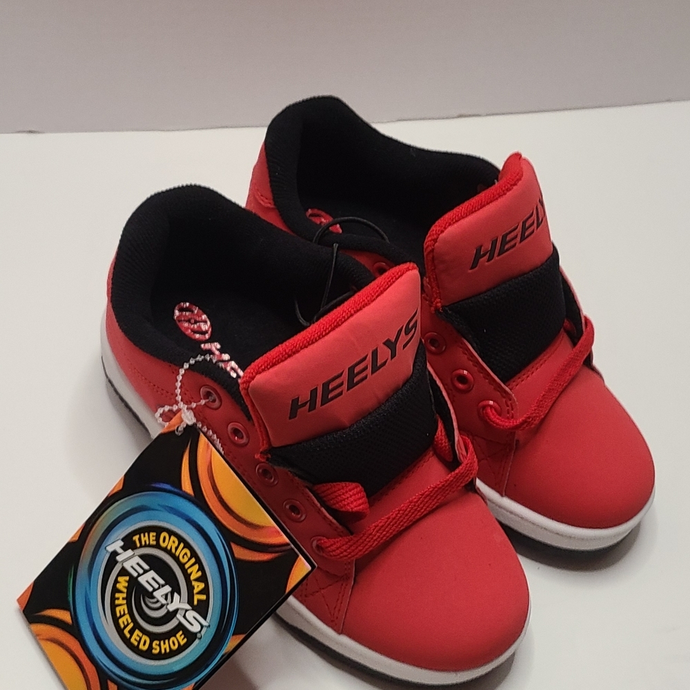 NWT Kids HEELYS Skate Shoes Red & Black Model HES10434 Sz 1 Great For Christmas